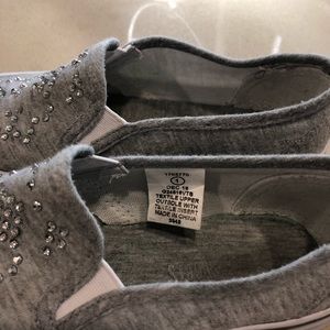 Slip on sneakers for girls